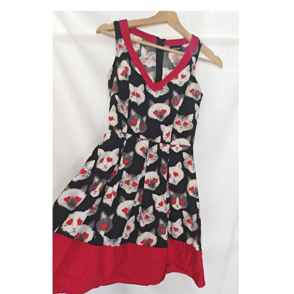 Retrolicious Fit and Flare Dress Black Cat Heart Eyes Red VNeck Sleeveless Small - Picture 3 of 7